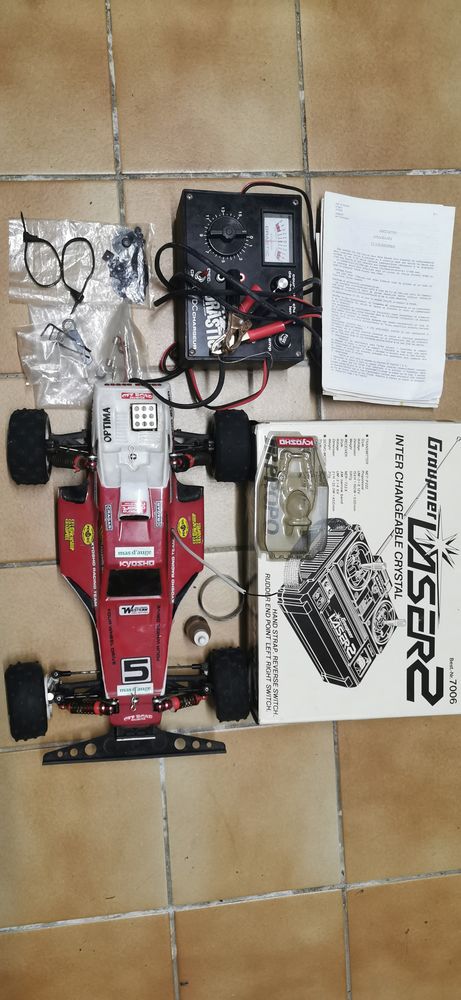 Voiture electrique radiocommand�e Kosho Optima ann�es 80 0 Lion-sur-Mer (14)