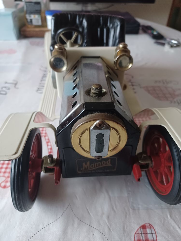 Vd voiture Mamod � vapeur
230 Perros-Guirec (22)