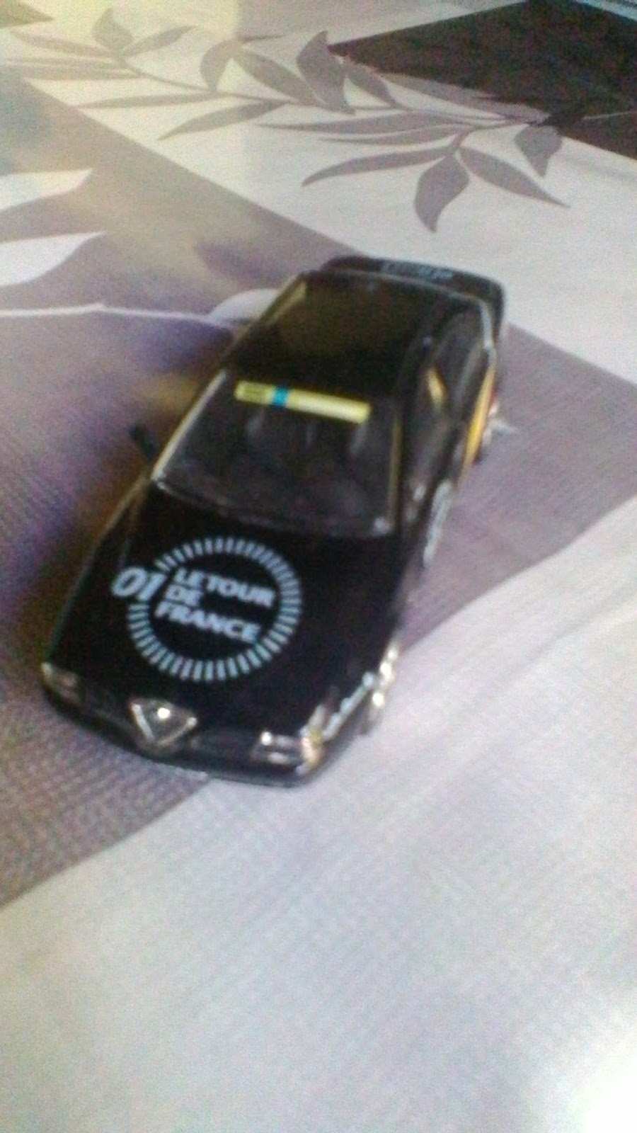 Voiture miniature alfa rom�o 166 du tour de france 14 Avermes (03)