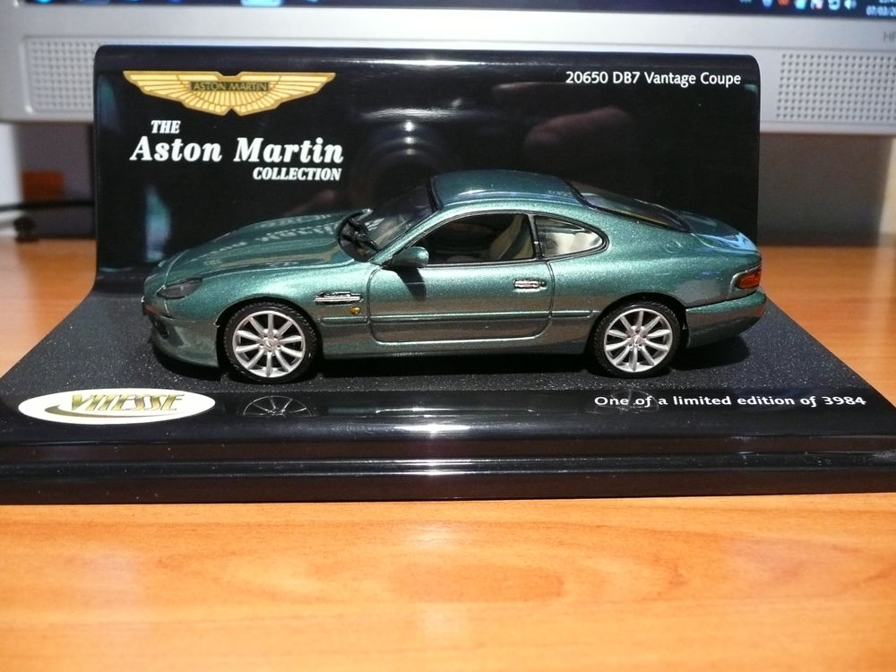 aston martin dbs miniature