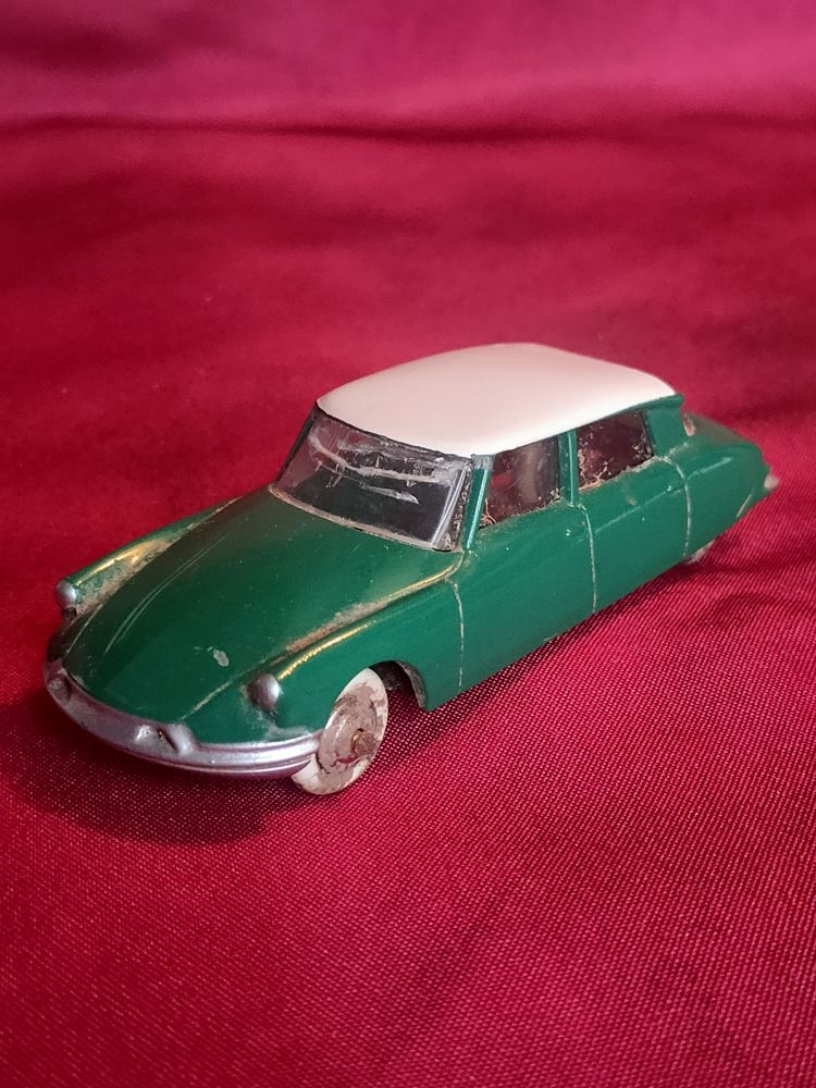 Voiture miniature Citro�n DS dinky toys 20 Avermes (03)