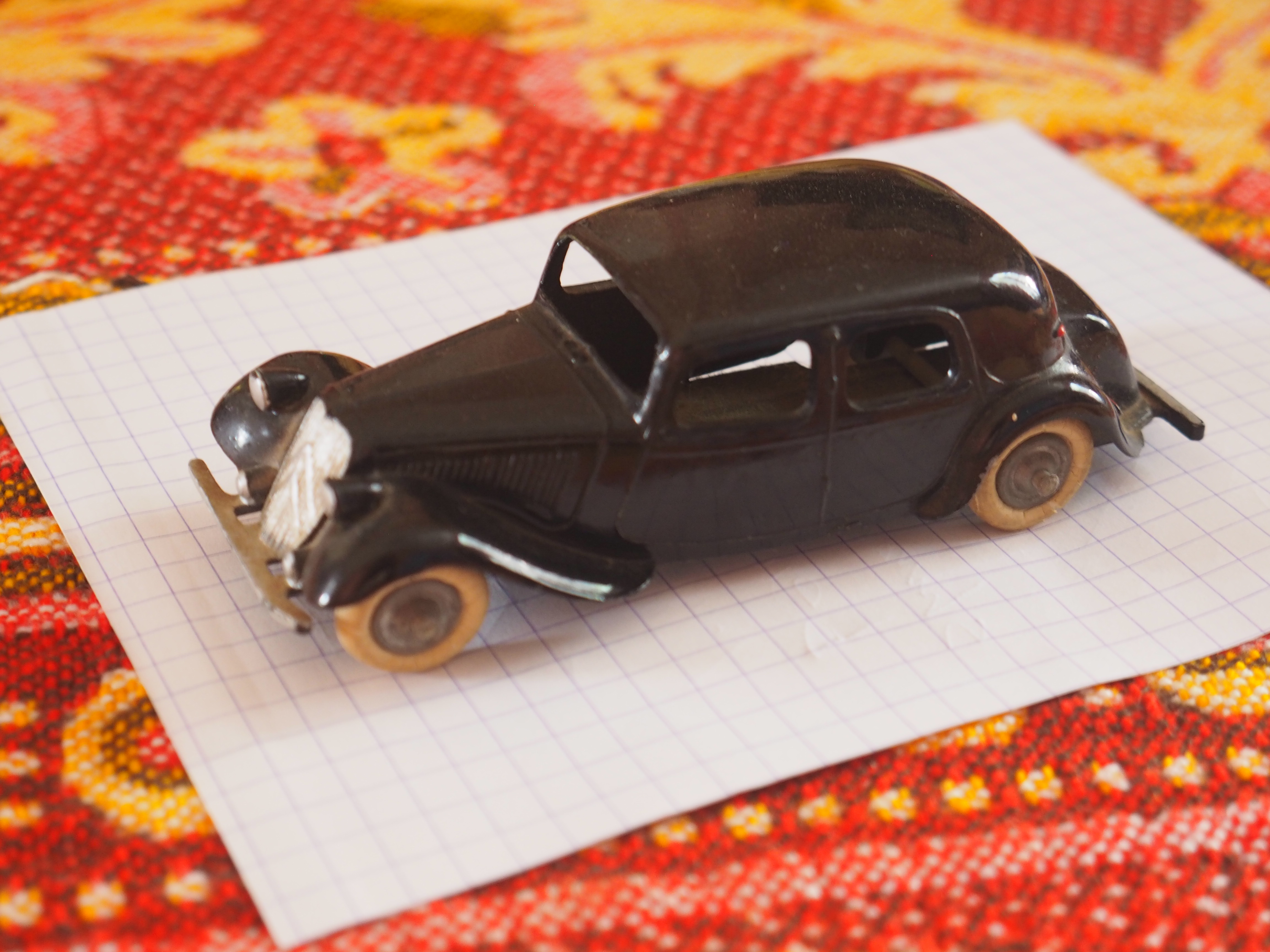 Voiture Miniature Collection  traction avant 20 Saint-Chinian (34)