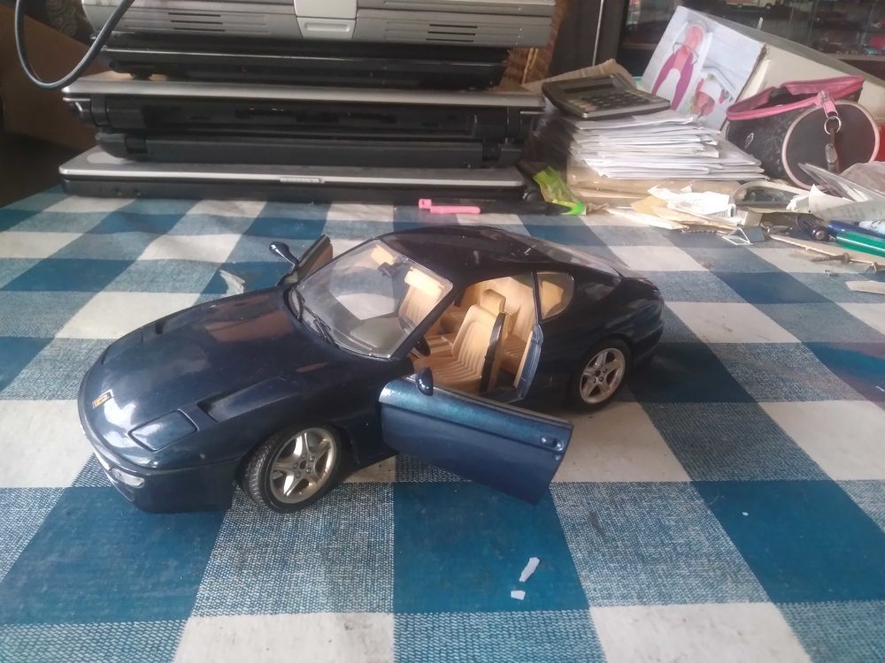 voiture miniature de collection Ferrari 456 GT bleue nuit (1992), �chelle 1/18 20 Asni�res-sur-Seine (92)