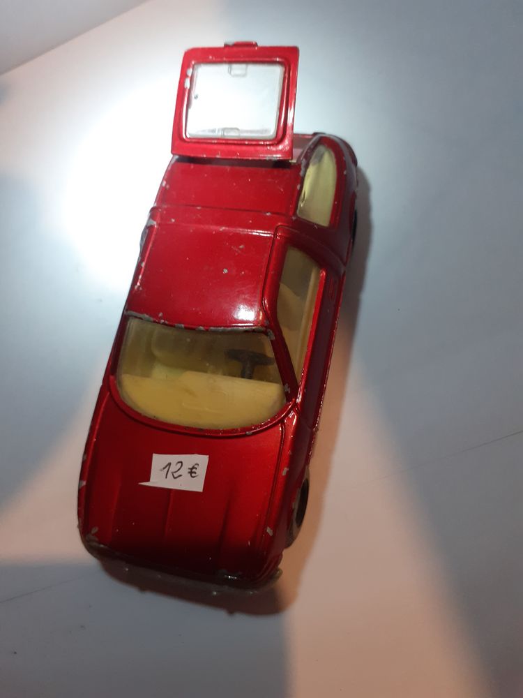 VOITURE MINIATURE GORGI 12 Doullens (80)