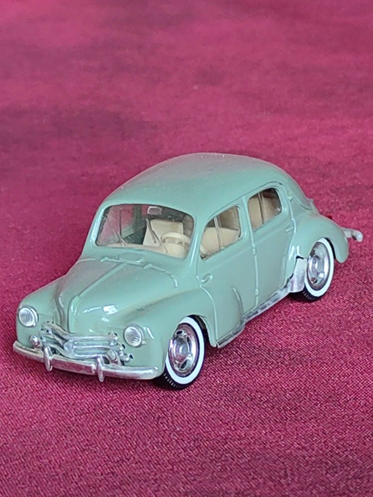 Voiture miniature Renault 4CV vert d'eau 15 Avermes (03)