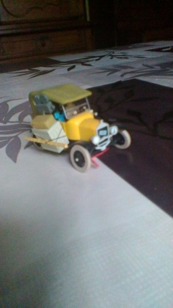 Voiture miniature tintin au congo 11 Avermes (03)