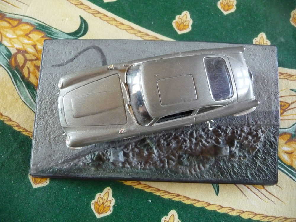 voiture miniature++++++voiture 0 Arcueil (94)