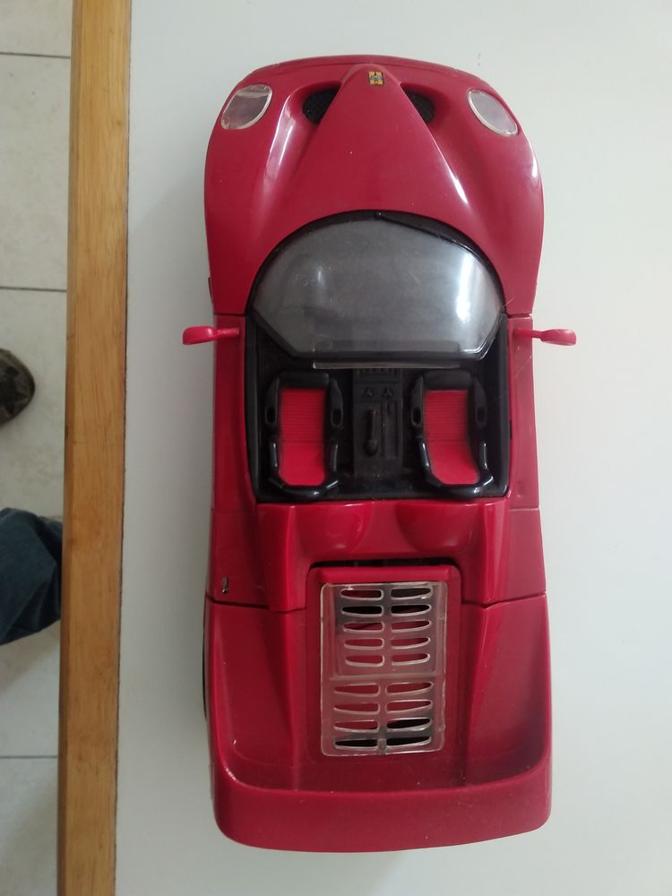 voiture en model r�duit porche 911 rouge 
10 Challans (85)