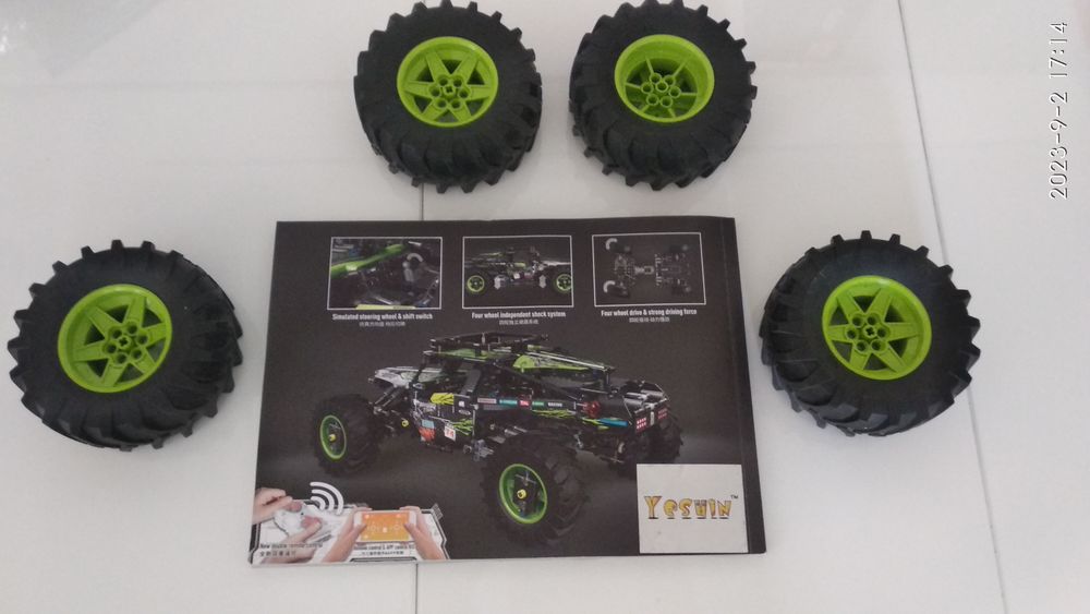 Voiture 4 X 4 Mould King N� 18002 t�l�command�e 55 Paris 13 (75)