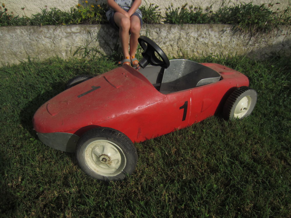 Voiture � p�dales enfant 400 Meillon (64)