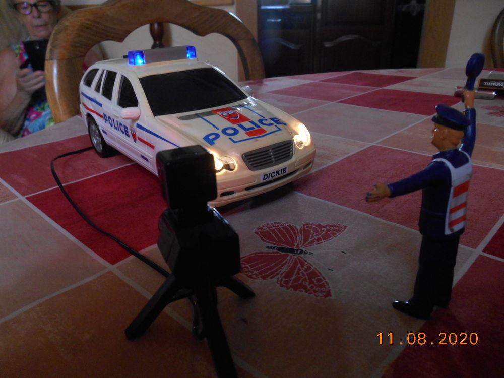 VOITURE POLICE DICKIE SPEELZEUG+RADAR+POLICIER 15 Vernon (27)