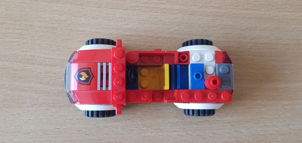 voiture de pompier lego incompl�te 3 Carnon Plage (34)