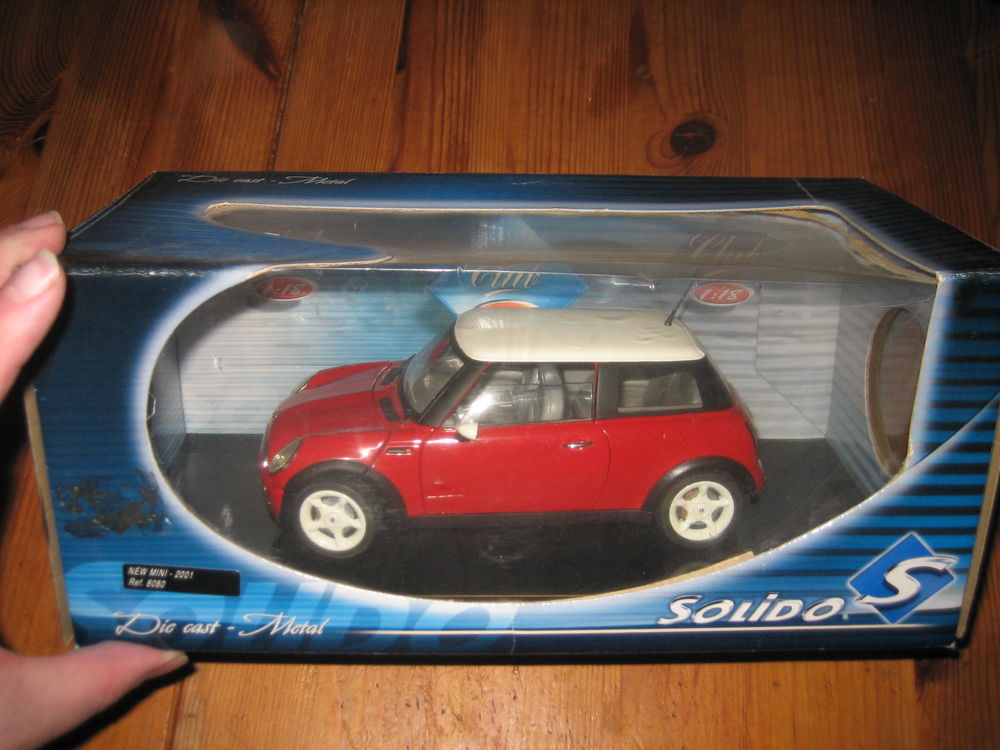 voiture 1/18 SOLIDO NEW MINI 2001 REF 8080 en boite 20 C�zy (89)