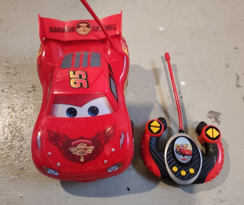 Voiture t�l�command�e Cars 15 Les Clayes-sous-Bois (78)