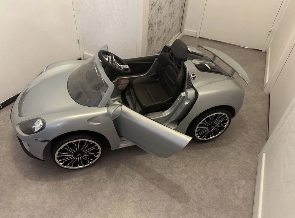 Voiture t�l�command�e pour enfants (Porsche) 250 Lyon 1 (69)