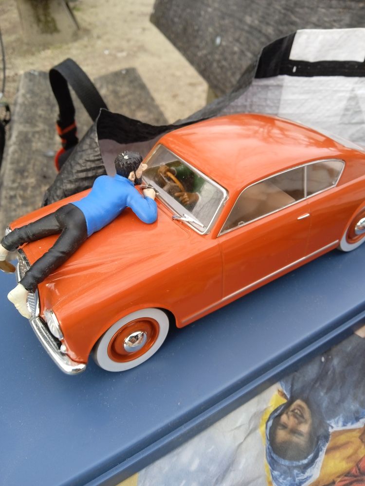 Voiture Tintin 1/24 l'aurelia de l'italien 38 Lyon 2 (69)