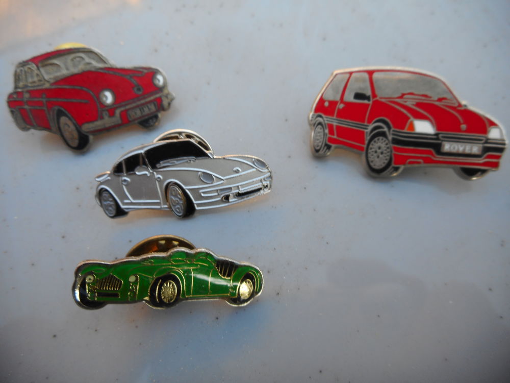LOT DE 4 PIN'S DE VOITURES AUTO 10 Mazan (84)