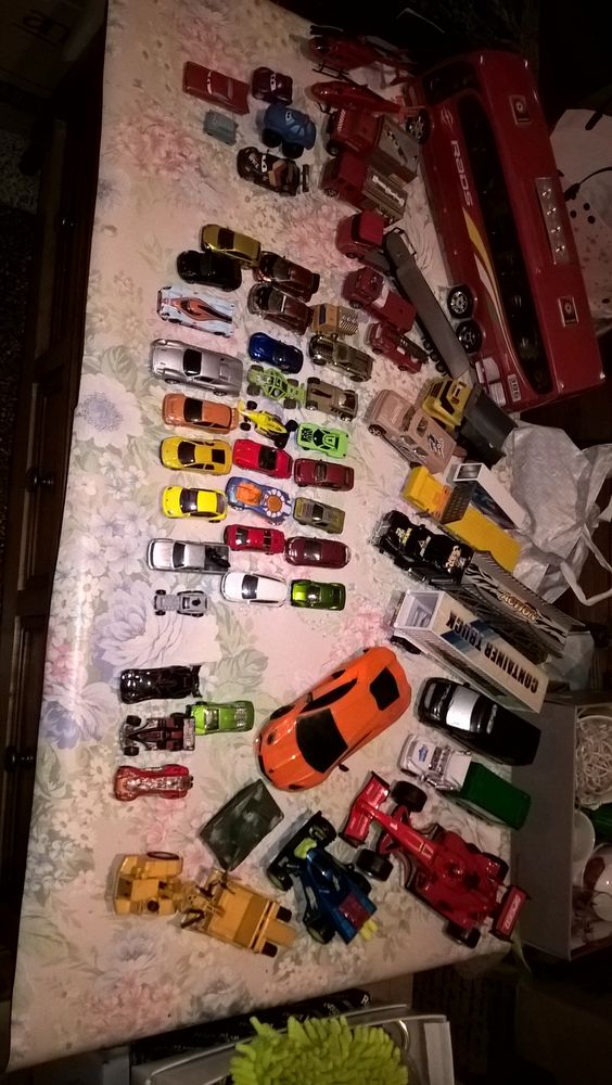 Voitures/camions miniatures. 32 Flers-en-Escrebieux (59)