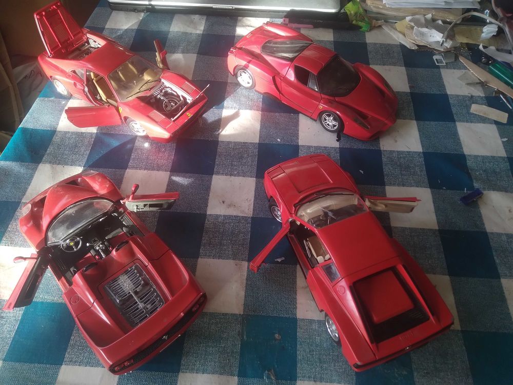 lot de 4 voitures miniatures de collection Ferrari, �chelle 1/18 18 Asni�res-sur-Seine (92)