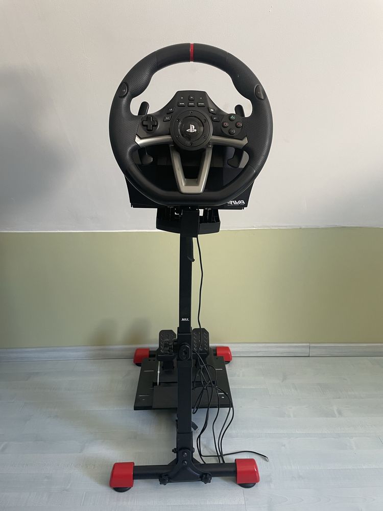 Volant ps4 avec p�dales et support inclut. Prix n�gociable 100 Petit-Mars (44)
