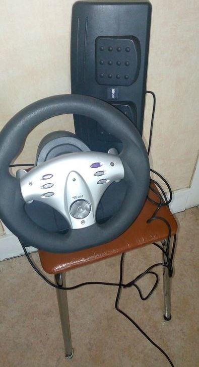 Volant gaming TRUST 7 Le Bourget (93)