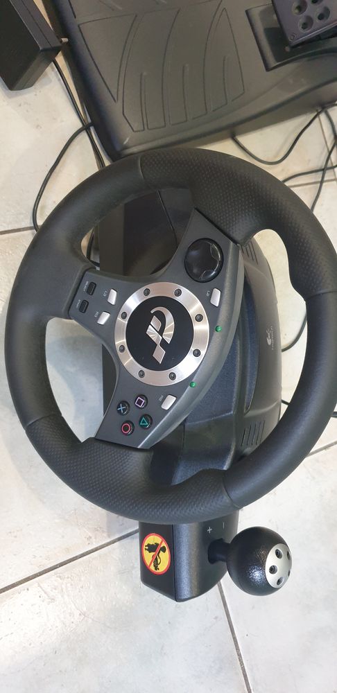Volant Logitech pour PS2 100 Gex (01)