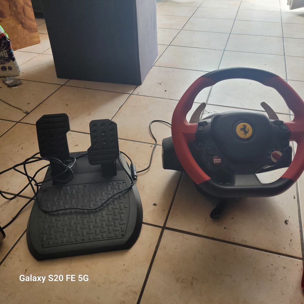 Volant p�dalier Ferrari 358 spider 100 Aumagne (17)