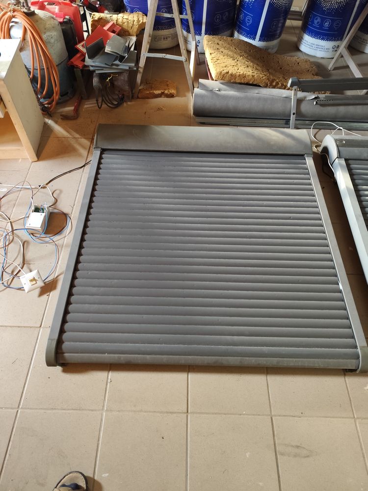 EH-Volet roulant filaire VELUX 114 x 118 300 Mont-pr�s-Chambord (41)