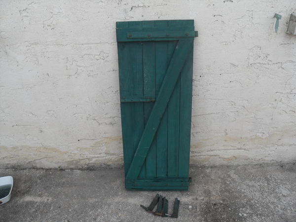 VOLETS BATTANTS EN BOIS POUR FENETRE 35 Caumont-sur-Durance (84)