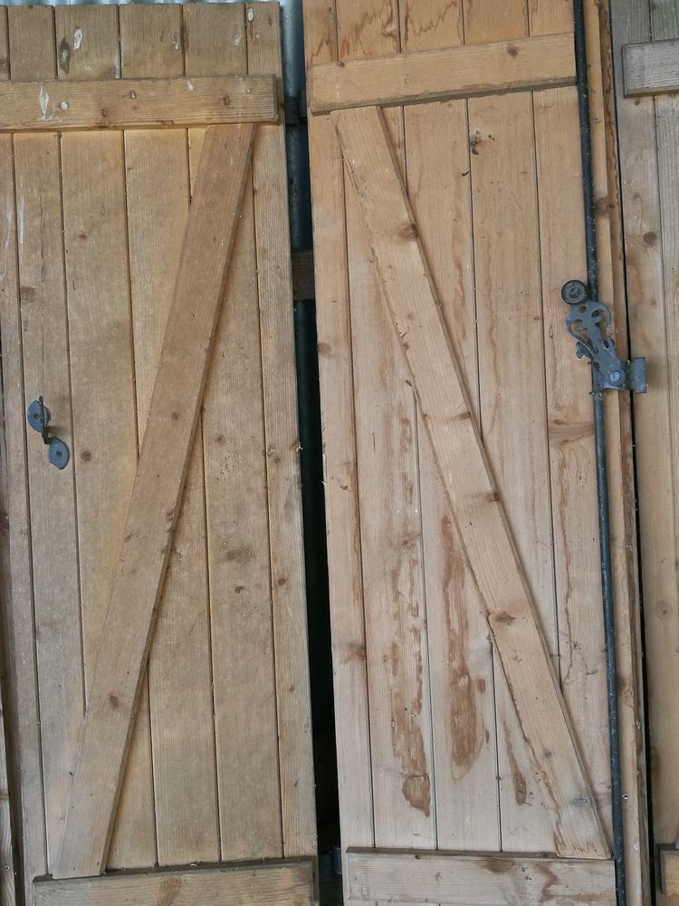 1  VOLETS BOIS avec ferrure 30 Jaunay-Clan (86)