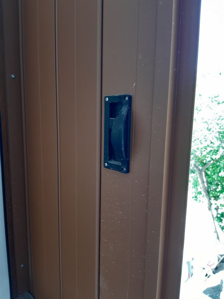 VOLETS TYPE JALOUSIE
200 Puy-Saint-Andr� (05)