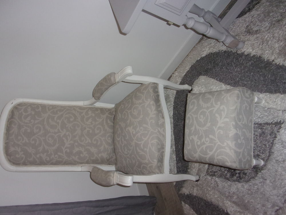 Voltaire avec repose pieds relook� tissus gris imprim� blanc 110 Le P�age-de-Roussillon (38)