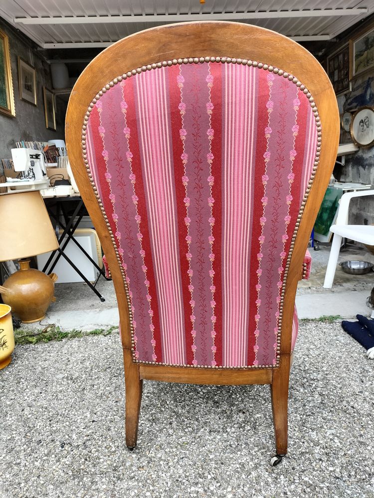 voltaire entierement refait a neuf 
fauteuil basculant 600 Saint-Hilaire (38)