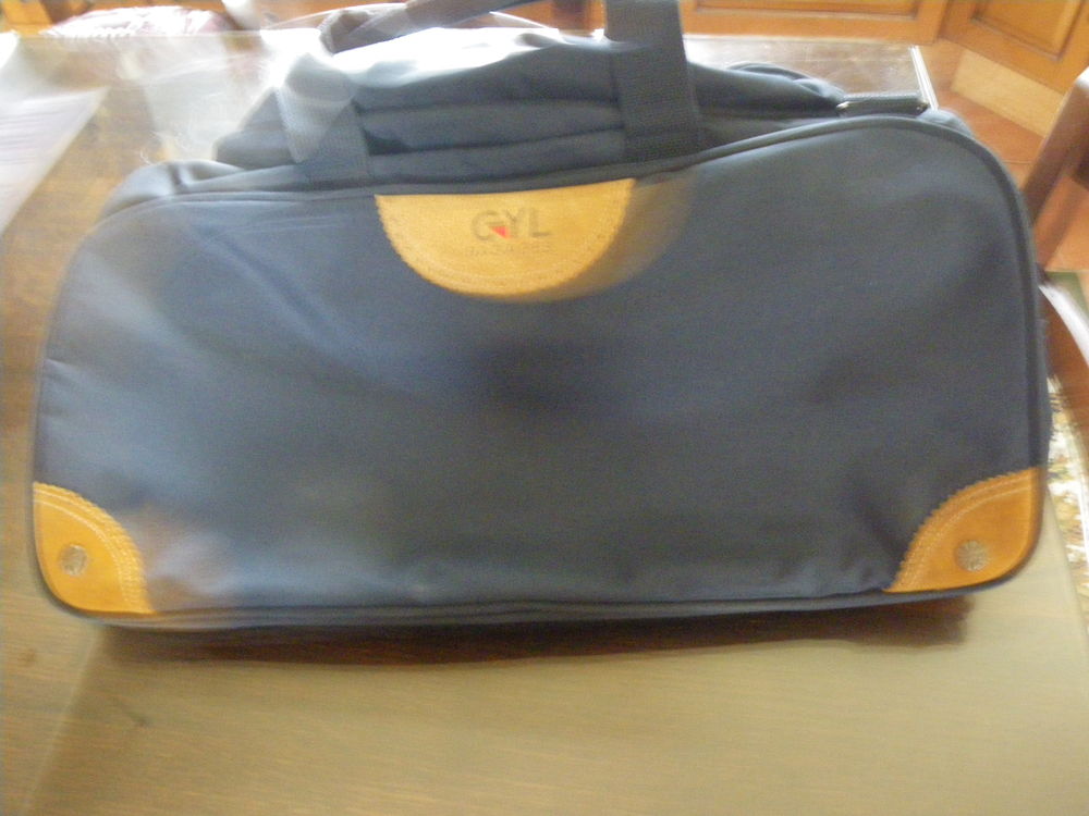 Sac de Voyage Bleu Fonc� GYL Bandouli�re 0 Savigny-en-V�ron (37)