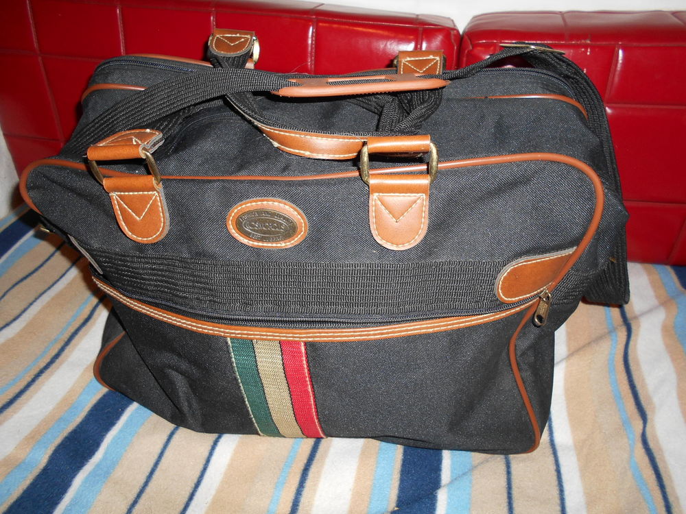 sac de voyage, bon �tat, 7 Grospierres (07)