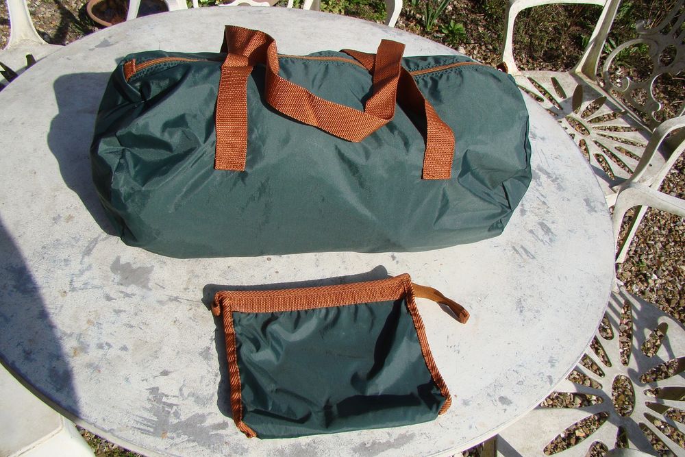 Sac de voyage souple + trousse vintage 
10 Gargenville (78)