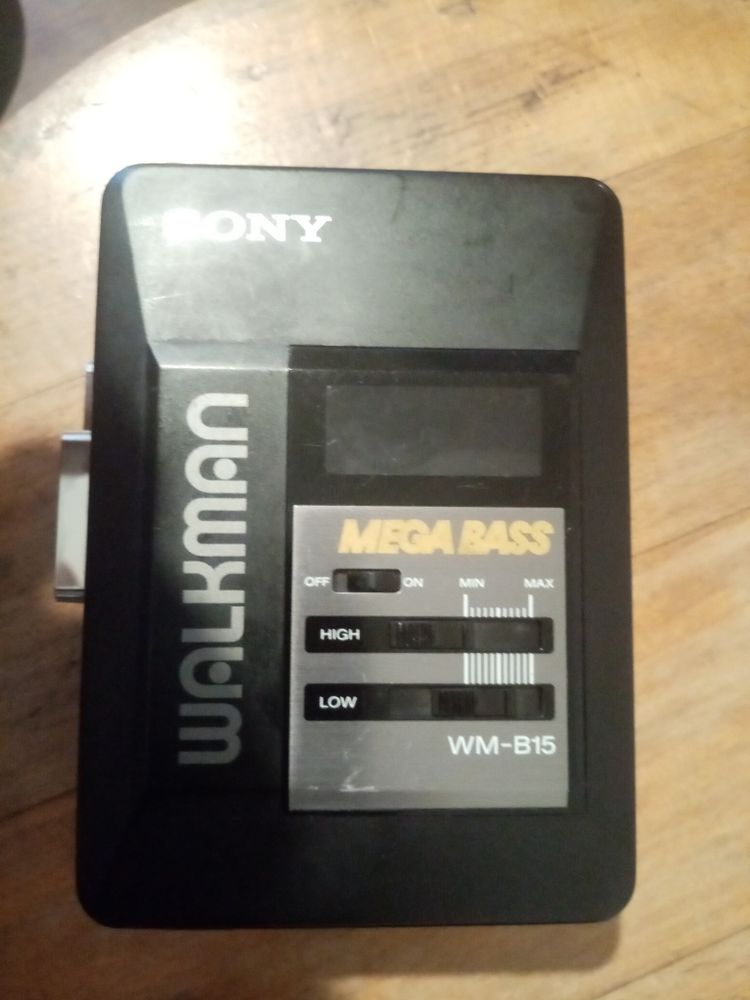 Walkman sony (POUR  PI�CES) 20 Montgeron (91)