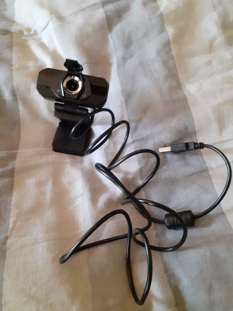 Webcam USB Full HD 1080p WEBEE d'Urban Factory 30 Ch�nehutte-Tr�ves-Cunault (49)