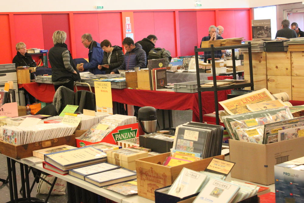 12 �me weekend du vieux papier et de la carte postale 
0 Donges (44)