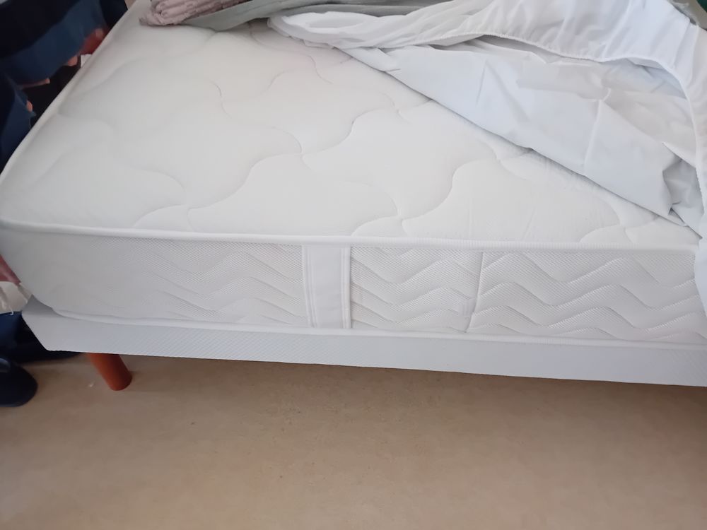 Lit en 90 x140 sommier et matelas 50 Pouanc� (49)