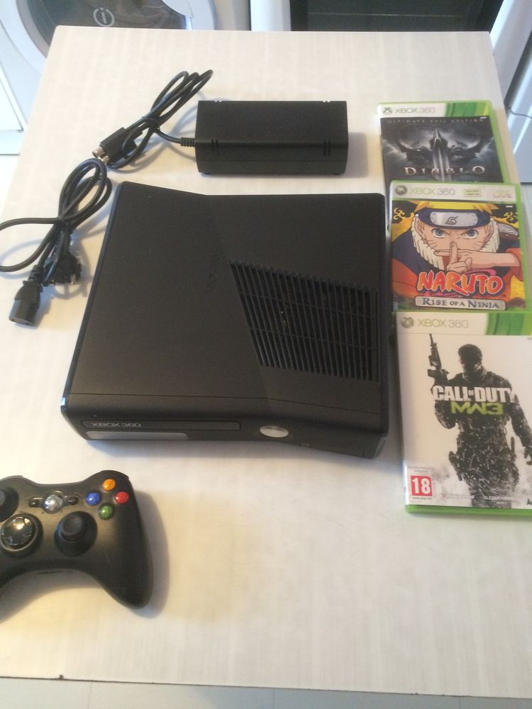 XBOX 360 + jeux : 
Call of duty
Naruto, rise ninja
Diablo 80 Val-de-Reuil (27)