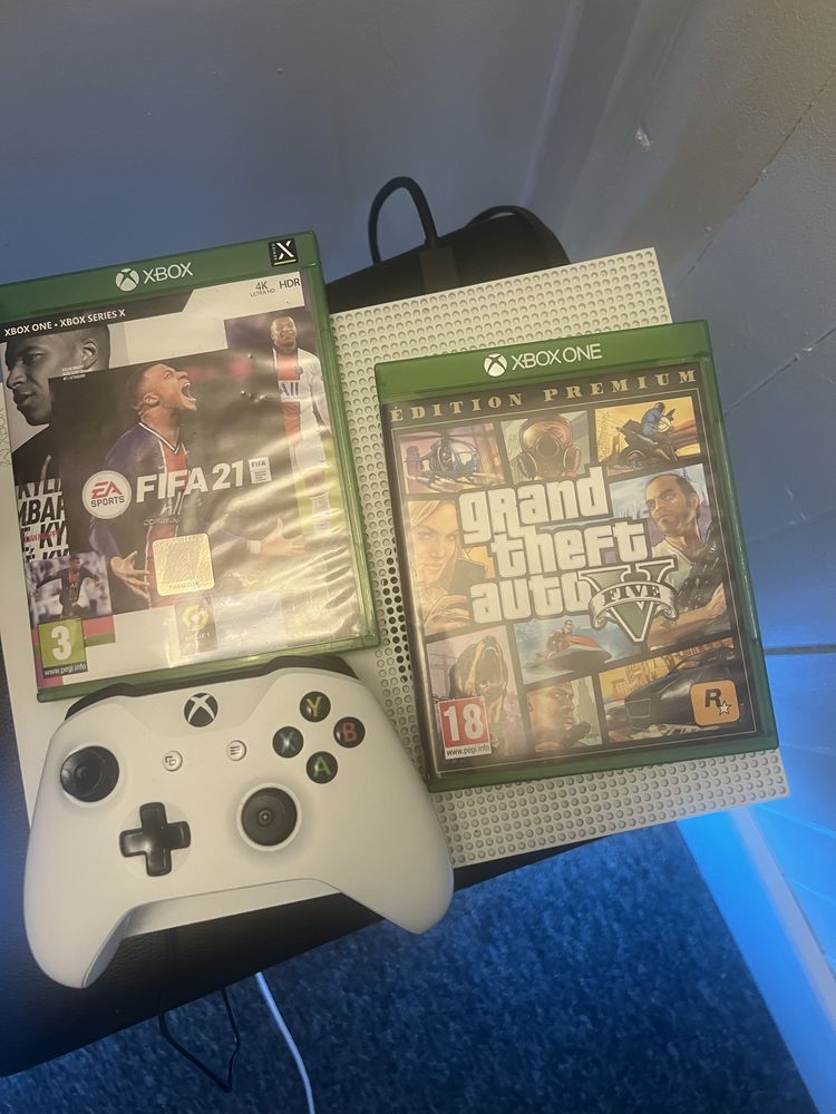 XBOX ONE S 1 TO + 2 JEUX ET 1 MANETTE 130 Nantua (01)