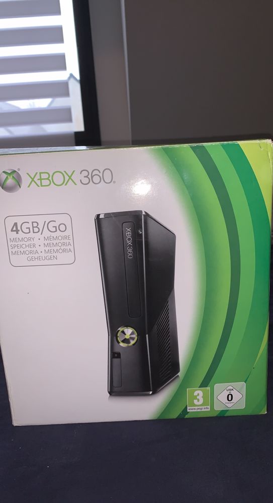 xbox 360 2 manettes et 8 jeux 0 La Turballe (44)