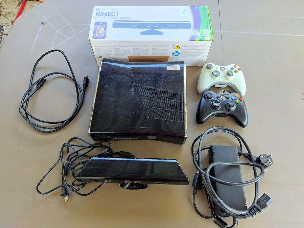 Xbox 360 slim 42 jeux et kinect 180 Montreuil-Juign� (49)