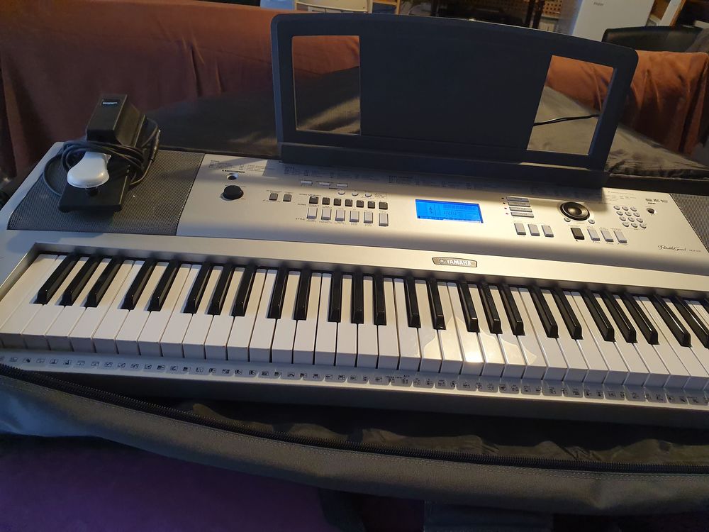 piano yamaha 230