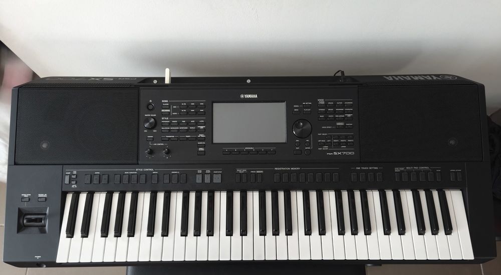 Yamaha PSR sx700 + ressources 750 Prades-le-Lez (34)