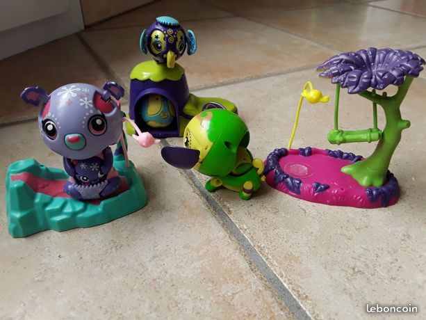 Zoobles (petites b�tes �mant�es)avec leurs maisons 12 Cressanges (03)