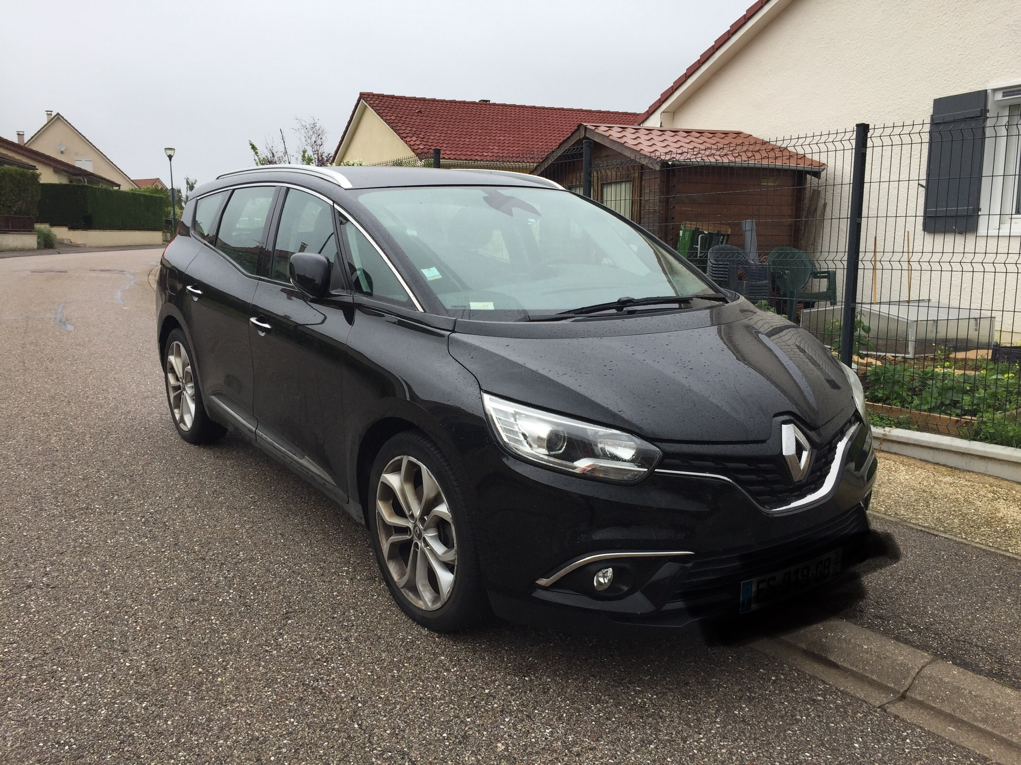 Quel est le prix d'une voiture scénic 3 d'occasion
