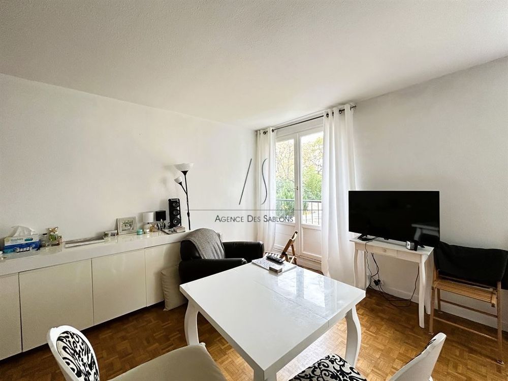A VENDRE PAR LAGENCE DES SABLONS - Quartier des Charmet....