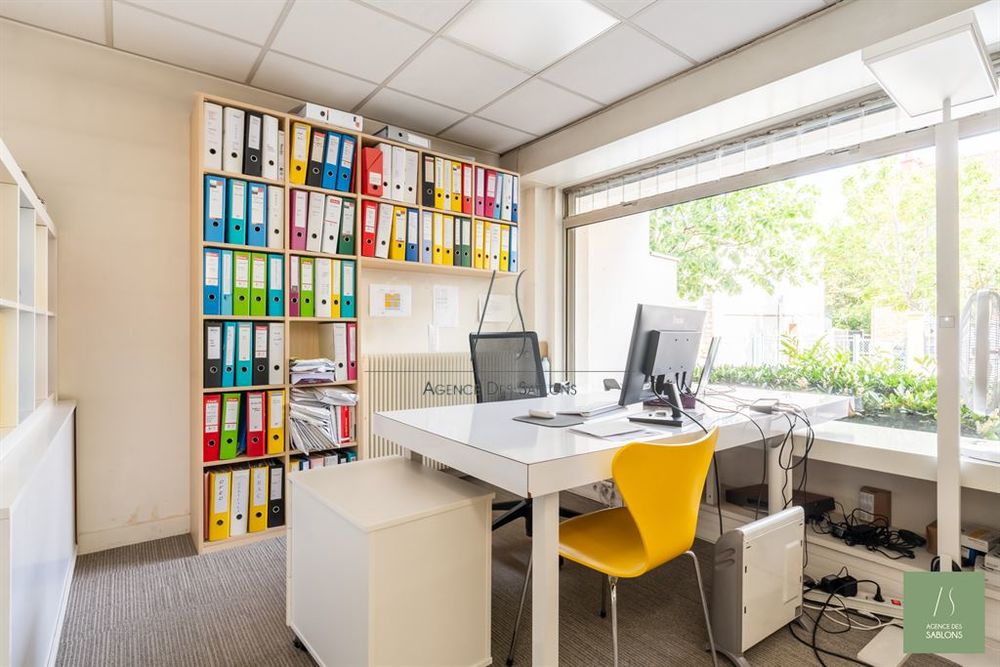 A VENDRE PAR L'AGENCE DES SABLONS - Idéalement situés en....